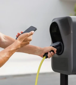 Elektromos autó töltő applikációk töltéshez, töltő kereséshez