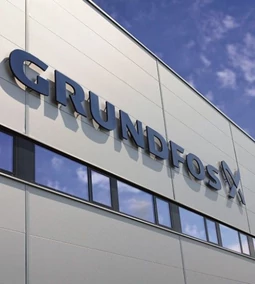 Hogyan oldotta meg a Grundfos a céges elektromos autók otthoni töltését? – Az Evergy és Arval válasza egy új kihívásra